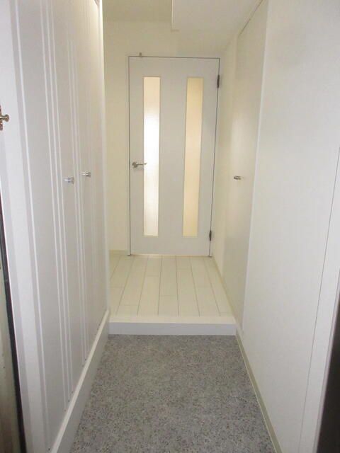 Renovated 2LDK Apartment for Sale in Sapporo's Nishi Ward - Thumbnail 3