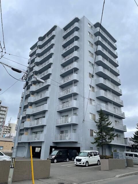Renovated 2LDK Apartment for Sale in Sapporo's Nishi Ward - Thumbnail 2