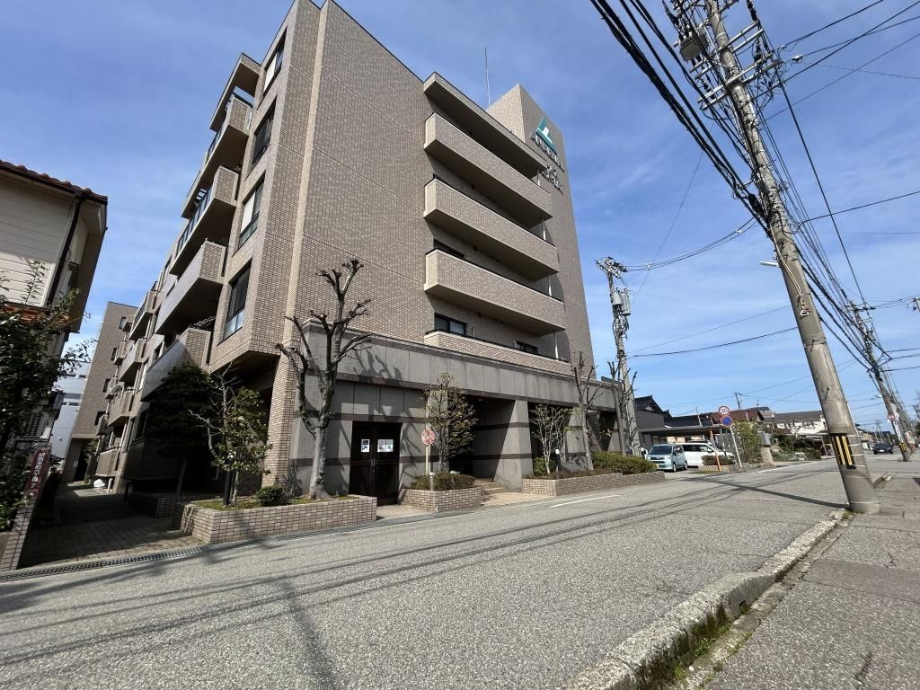 2LDK RC Apartment for Sale in Kanazawa, Ishikawa - Thumbnail 2