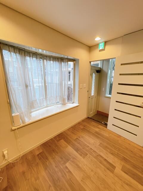 1LDK Detached House for Sale in Shinjuku, Tokyo - Thumbnail 3
