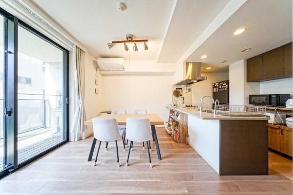 Modern 2LDK Apartment for Sale in Sumida, Tokyo - Thumbnail 3