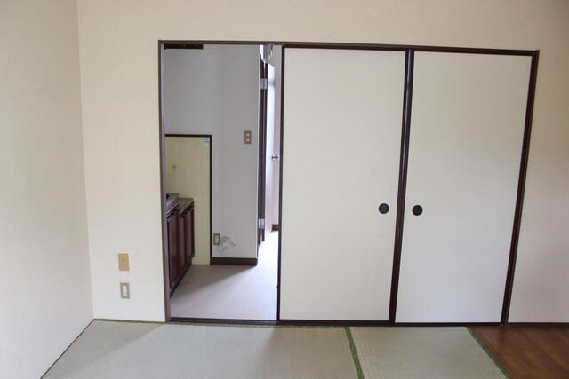 1K Apartment for Rent in Machida, Tokyo - Thumbnail 2