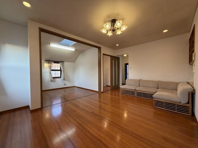 4LDK Detached House for Rent in Quiet Mitaka, Tokyo - Thumbnail 2