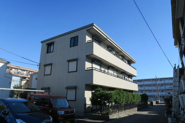 2LDK Apartment for Rent in Koshigaya, Saitama - 55.25 sqm - Thumbnail 2