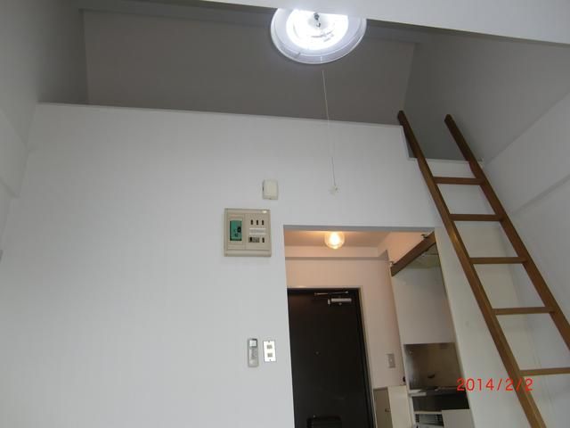 1R Apartment for Rent in Shinjuku, Tokyo | 20.30 sqm - Thumbnail 3