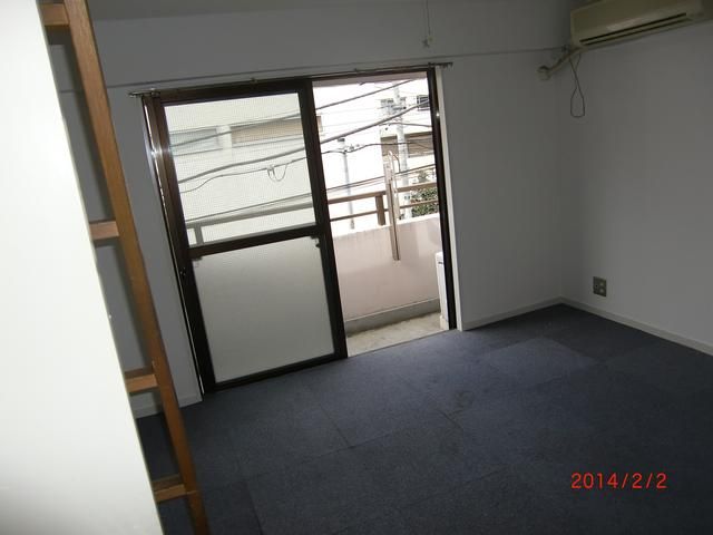1R Apartment for Rent in Shinjuku, Tokyo | 20.30 sqm - Thumbnail 2