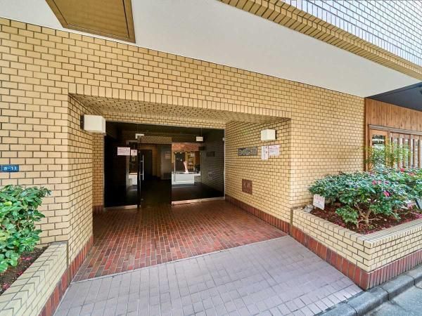 Renovated 1LDK Apartment for Sale in Chiyoda-ku, Tokyo - Thumbnail 2