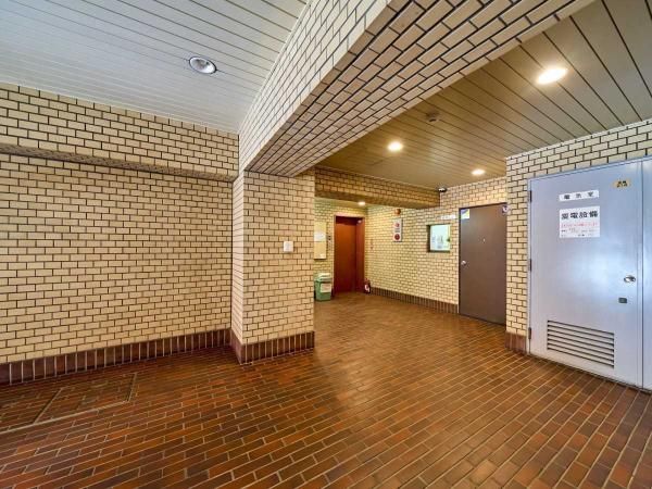 Renovated 1LDK Apartment for Sale in Chiyoda-ku, Tokyo - Thumbnail 3