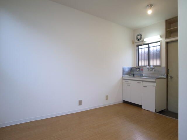 Studio Apartment for Rent in Senkawa, Toshima-ku, Tokyo - Thumbnail 3