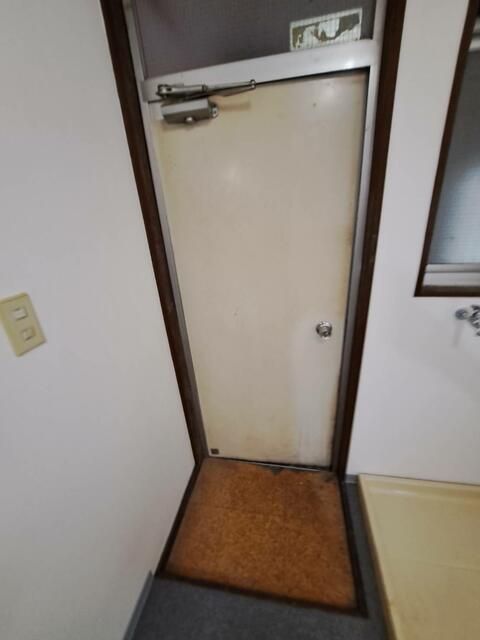 1K Apartment for Rent in Bunkyo-ku, Tokyo - 17.80 sqm - Thumbnail 2