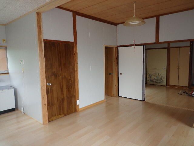 4DK House with Rental Income on Large Plot in Ebino, Miyazaki - Thumbnail 4