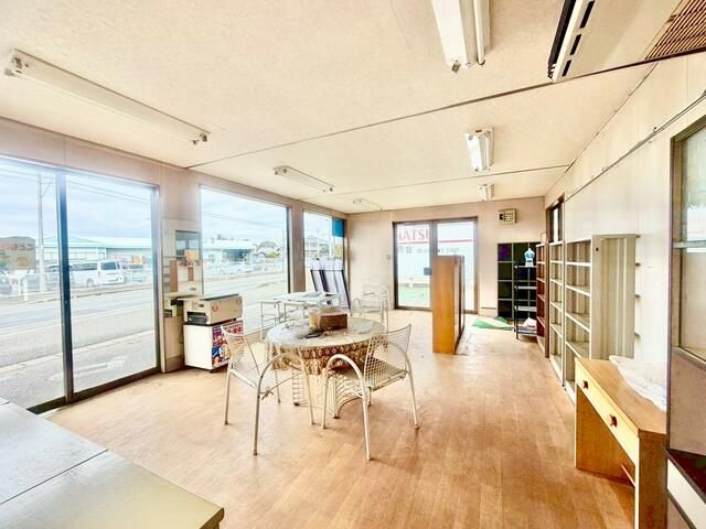 Commercial Property with 1K Layout in Yachimata, Chiba - Thumbnail 2