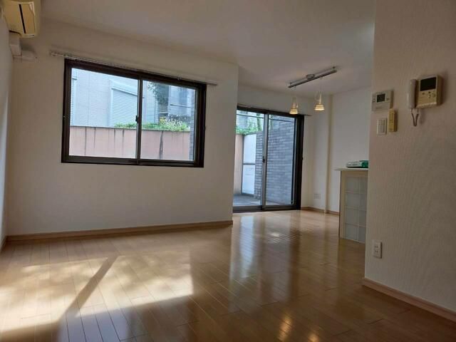 Spacious 2SLDK Terrace House for Rent in Shinjuku, Tokyo - Thumbnail 3