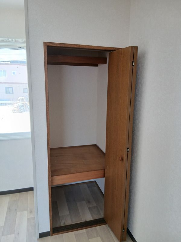 1K Apartment for Rent in Eniwa, Hokkaido - 29.81 sqm - Thumbnail 3