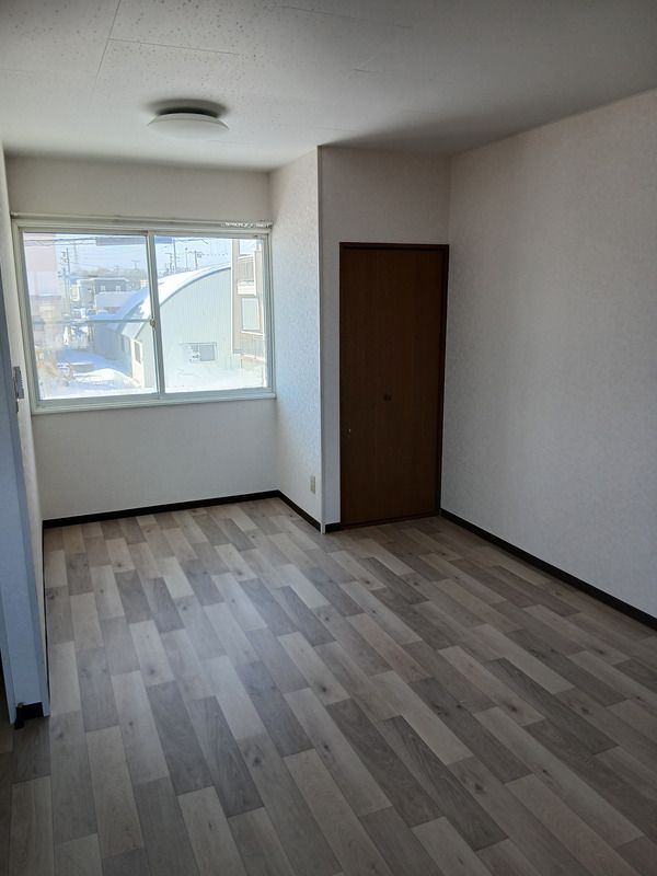1K Apartment for Rent in Eniwa, Hokkaido - 29.81 sqm - Thumbnail 2