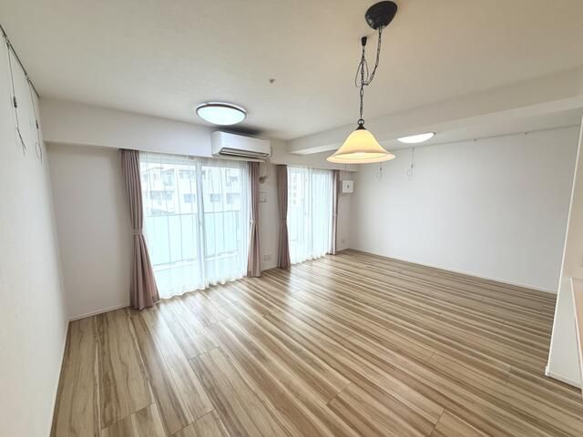 Modern 1LDK Apartment for Sale in Naha's Omoromachi District - Thumbnail 3