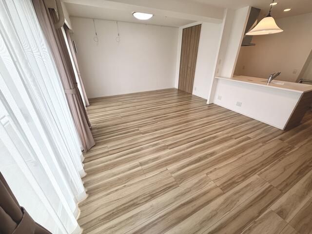 Modern 1LDK Apartment for Sale in Naha's Omoromachi District - Thumbnail 2