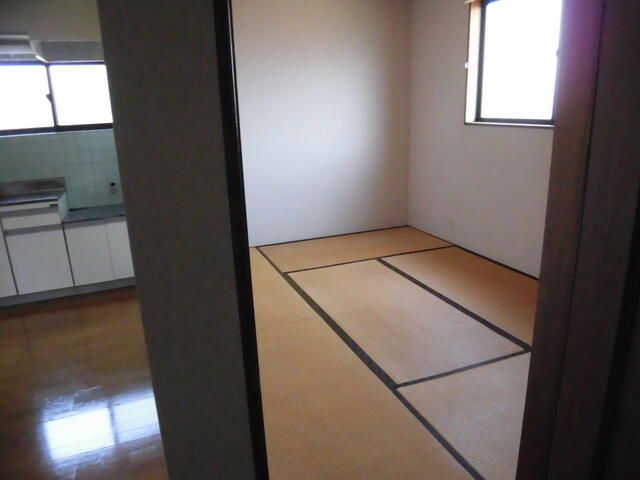 3DK Apartment for Rent in Aizuwakamatsu, Fukushima - Thumbnail 3