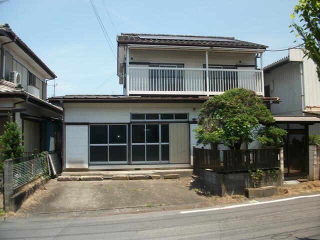 Used Detached House for Sale in Moroyama-machi, Saitama 106.81m² - Thumbnail 2