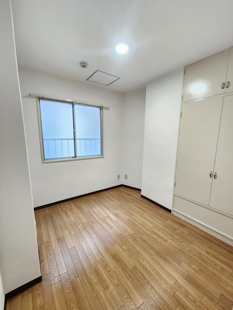 2LDK Apartment for Rent in Naka-ku, Yokohama - 65.85 sqm - Thumbnail 2