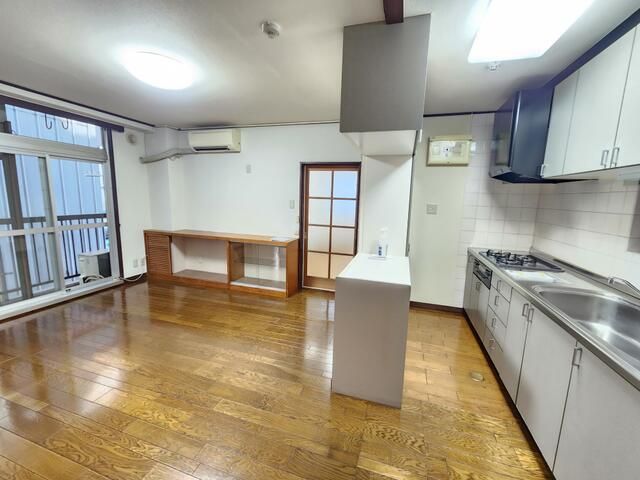 2LDK Apartment for Rent in Naka-ku, Yokohama - 65.85 sqm - Thumbnail 4