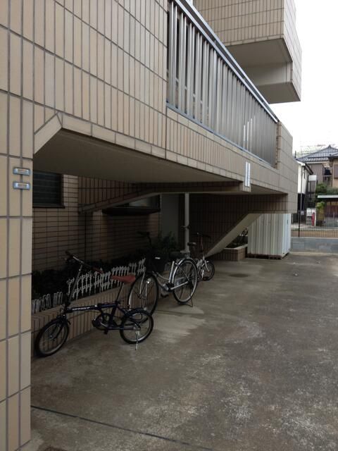 2K Apartment for Rent in Meguro-ku, Tokyo - 30 sqm - Thumbnail 2