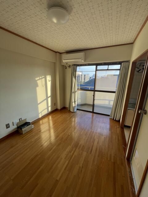 2K Apartment for Rent in Meguro-ku, Tokyo - 30 sqm - Thumbnail 4