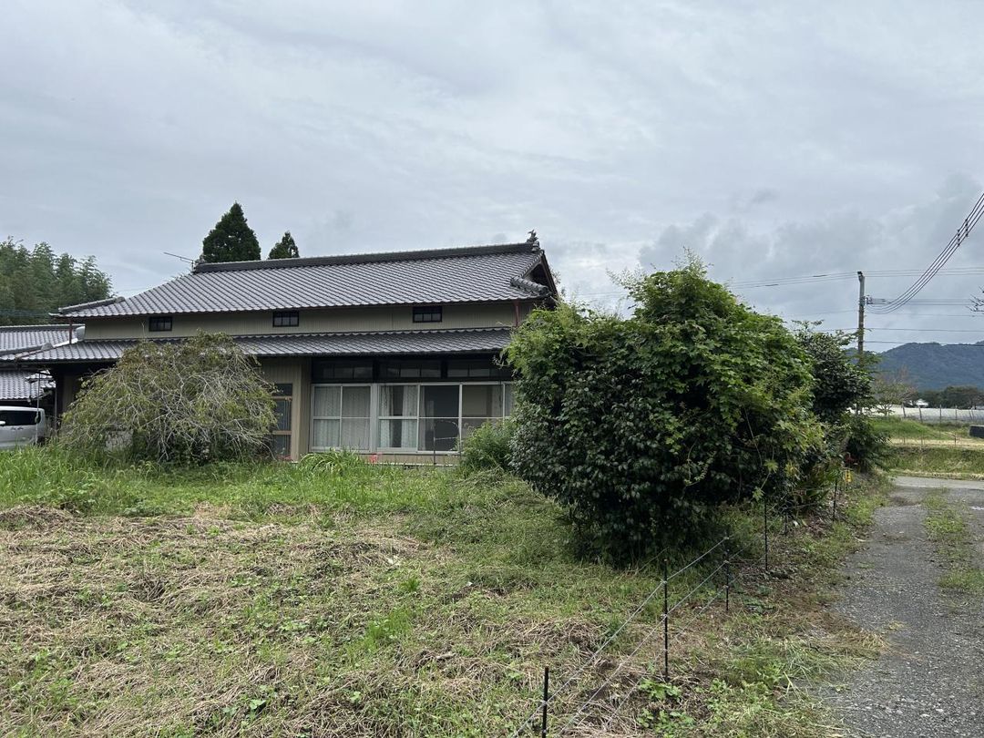 Large 5DK Detached House on 2324 sqm Corner Plot in Takamori, Kumamoto - Thumbnail 2