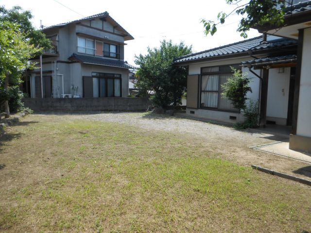 6DK House with Large Garden & 3 Parking Spaces in Yukuhashi, Fukuoka - Thumbnail 2