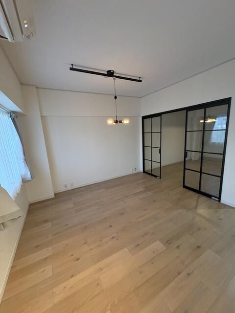1LDK Apartment for Sale in Zushi, Kanagawa Prefecture - Thumbnail 4