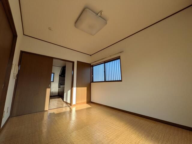 2DK Apartment for Rent in Nirasaki, Yamanashi - 39.74 sqm - Thumbnail 2