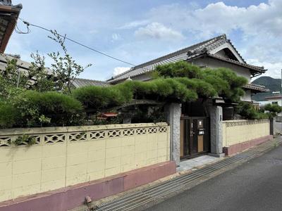 5DK House with Separate Bathhouse for Sale in Higashikagawa — Image 1, Higashikagawa, Kagawa