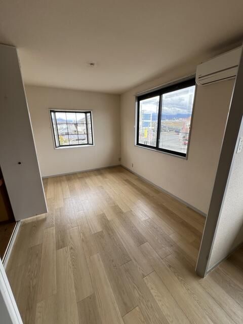 2LDK Apartment for Rent in Kofu, Yamanashi - Sun Village Yuri - Thumbnail 3