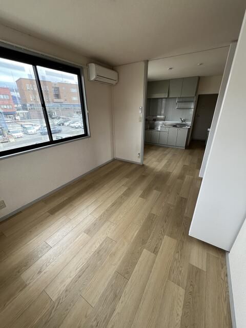 2LDK Apartment for Rent in Kofu, Yamanashi - Sun Village Yuri - Thumbnail 2