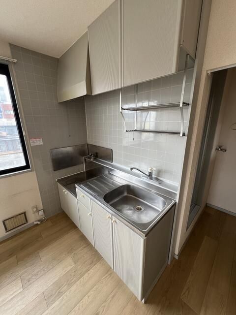 2LDK Apartment for Rent in Kofu, Yamanashi - Sun Village Yuri - Thumbnail 4