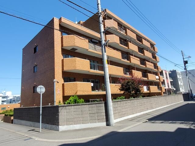 3LDK Apartment for Rent in Shiroishi Sapporo 78.56sqm - Thumbnail 2