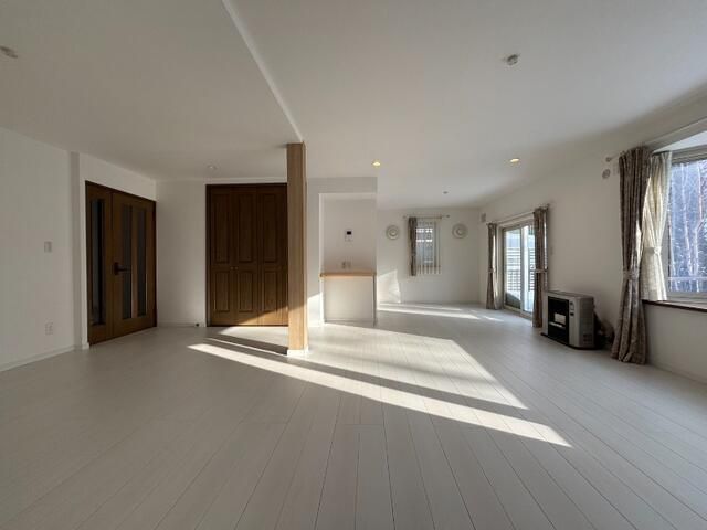4LDK Detached House for Sale in Minami-ku, Sapporo, Hokkaido - Thumbnail 4