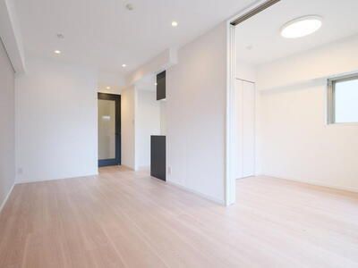 2SLDK Apartment for Sale in Fuchu, Tokyo - 68.31m² - Thumbnail 2