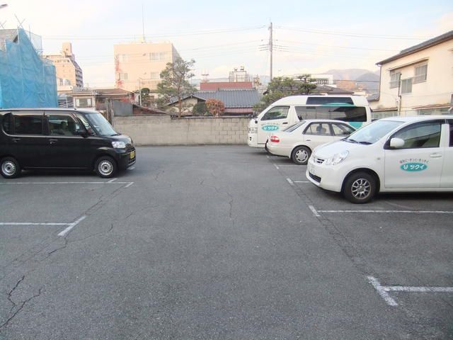 Wakamatsu-cho Parking Rental in Kofu, Yamanashi | 6,000 Yen/Month - Thumbnail 3