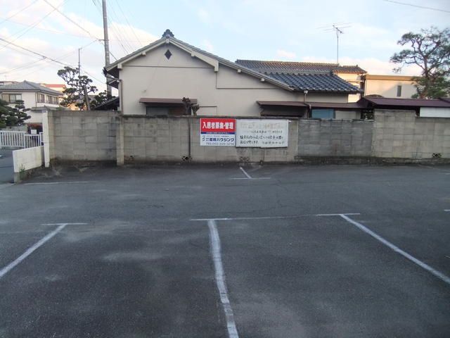 Wakamatsu-cho Parking Rental in Kofu, Yamanashi | 6,000 Yen/Month - Thumbnail 2