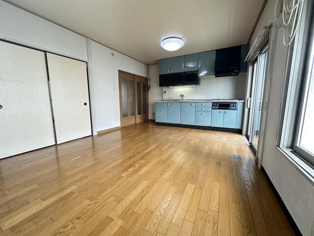 2LDK Apartment for Sale in Mihama-ku, Chiba City - Thumbnail 3