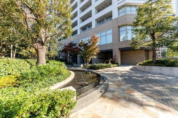 2LDK Apartment in The Parkhouse Nishishinjuku Tower 60, Shinjuku - Thumbnail 2