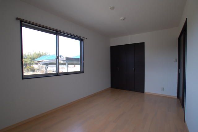 2LDK Apartment for Rent in Ishinomaki, Miyagi Prefecture - Thumbnail 2