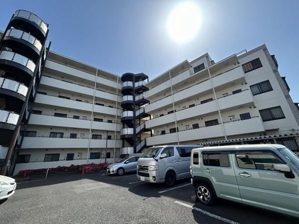 2LDK Apartment for Sale in Tsurugashima, Saitama - Thumbnail 2