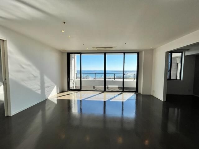 2LDK Apartment for Sale in Ariake, Koto Ward, Tokyo - Thumbnail 2