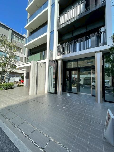 2LDK Apartment for Sale in Yushima, Bunkyo, Tokyo - Thumbnail 2