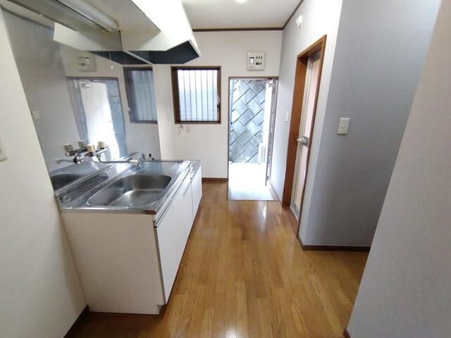 1K Apartment for Rent in Hadano, Kanagawa - 33,000 Yen - Thumbnail 2