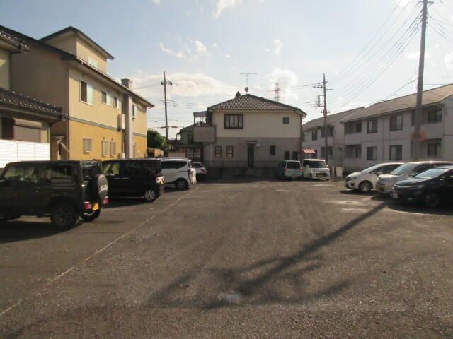 Rental Parking Space Near Shin-Sayama Station, Sayama - Thumbnail 3