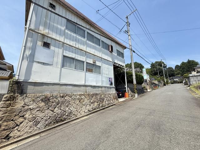 4DK House in Quiet Hiroshima Neighborhood with Free Parking - Thumbnail 3