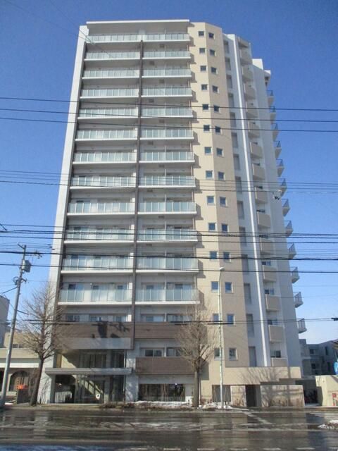 Modern 3LDK Apartment in Sapporo with Mountain Views - Thumbnail 3